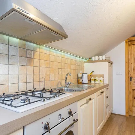 Chalet Homestead Bahor With Whirlpool - Happy *