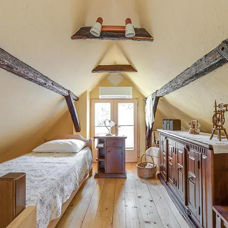 Bahor Heritage Stay & Jacuzzi - Happy Rentals Chalet *