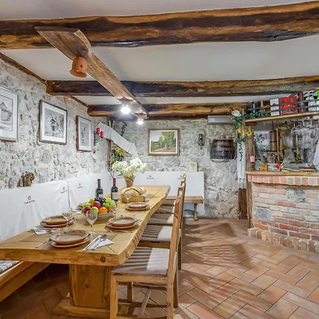 Bahor Heritage Stay & Jacuzzi - Happy Rentals Črnomelj